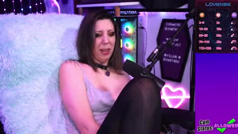 Snapshot of thekittengirlnix chatting on 11.26.25 Nix online show from 11.26.25