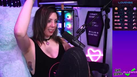 Snapshot of thekittengirlnix chatting on 11.28.25 Nix online show from 11.28.25