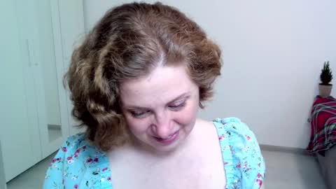Snapshot of theladysblush chatting on 01.06.25 Ella online show from 01.06.25