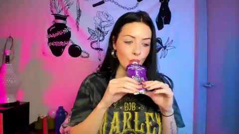 themelrose online show from 12.20.25