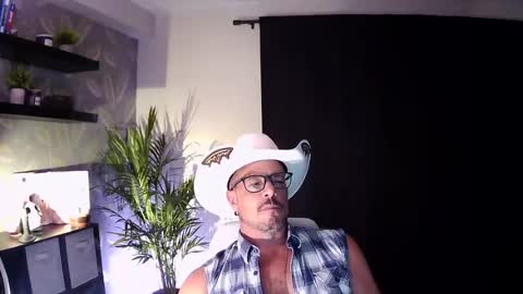 Snapshot of thenakedneighborstone chatting on 07.19.26 TheNakedNeighborStone online show from 07.19.26