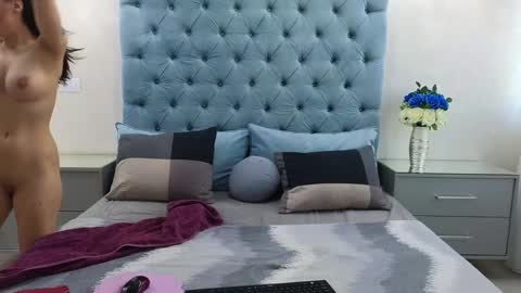 Snapshot of theowonder chatting on 01.20.25 Theowonder online show from 01.20.25