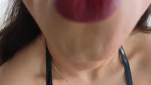 Snapshot of theowonder chatting on 02.26.25 Theowonder online show from 02.26.25