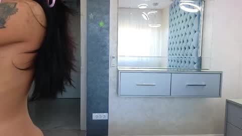 Snapshot of theowonder chatting on 10.30.25 Theowonder online show from 10.30.25