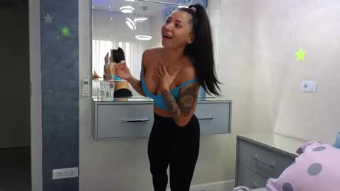 Snapshot of theowonder chatting on 11.26.25 Theowonder online show from 11.26.25