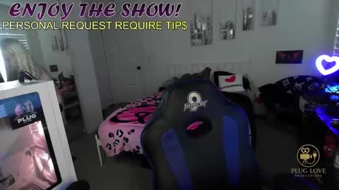 The Plug Love  Friends online show from 12.21.25