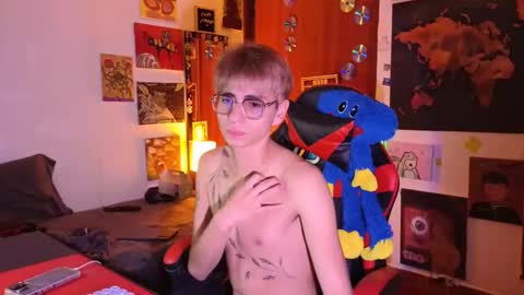 Matt independent model  online show from 04.29.26