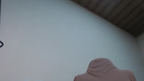 Snapshot of therazhanen chatting on 04.21.26 Santiago Enrique online show from 04.21.26