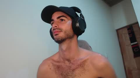 Snapshot of therazhanen chatting on 05.01.26 Santiago Enrique online show from 05.01.26
