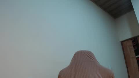 Snapshot of therazhanen chatting on 05.02.26 Santiago Enrique online show from 05.02.26