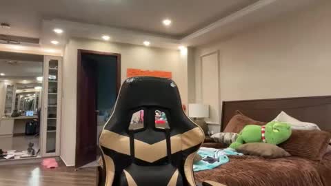 Snapshot of therealcamilabaddie chatting on 10.12.25 therealcamilabaddie online show from 10.12.25