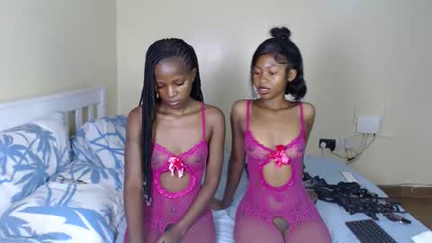 Snapshot of therealdesire chatting on 11.15.25 therealdesire online show from 11.15.25