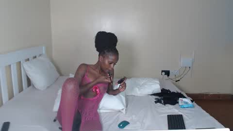 Snapshot of therealdesire chatting on 12.18.25 therealdesire online show from 12.18.25