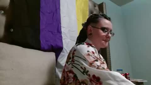 Snapshot of thesirenscall chatting on 12.04.25 Siren of the Fae online show from 12.04.25