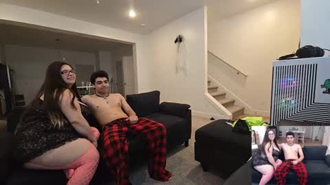 Snapshot of theslutcouple98 chatting on 10.23.25 theslutcouple98 online show from 10.23.25