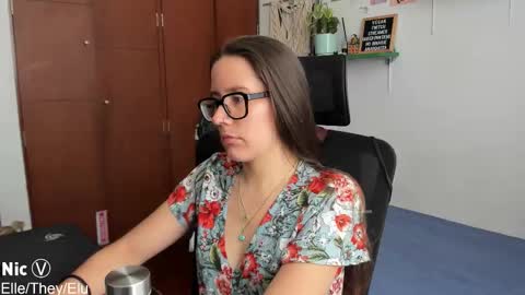 Snapshot of thetropicalseduction chatting on 12.18.25 Nicole online show from 12.18.25