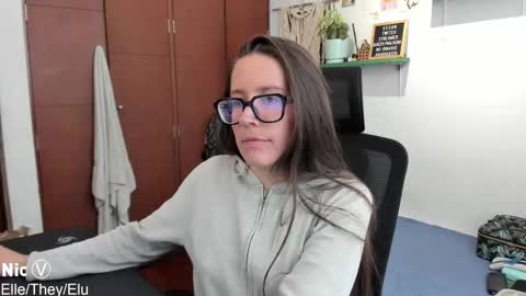 Snapshot of thetropicalseduction chatting on 12.22.25 Nicole online show from 12.22.25