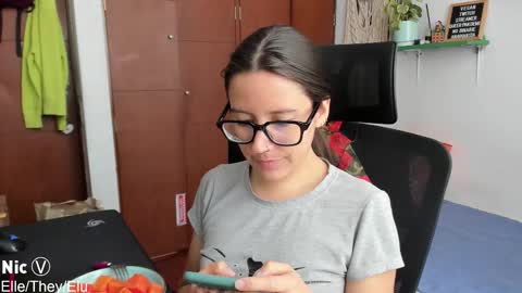 Snapshot of thetropicalseduction chatting on 01.06.26 Nicole online show from 01.06.26