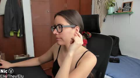 Snapshot of thetropicalseduction chatting on 01.14.26 Nicole online show from 01.14.26