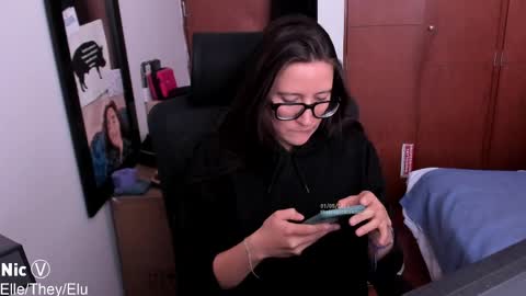 Snapshot of thetropicalseduction chatting on 05.01.26 Nicole online show from 05.01.26