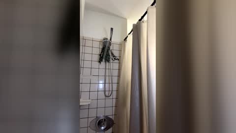 Snapshot of theybae chatting on 01.12.26 B A E online show from 01.12.26