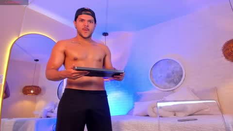 Snapshot of thiago_mercer chatting on 11.10.25 Thiago online show from 11.10.25