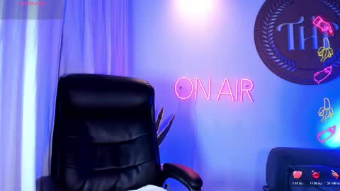 Snapshot of thiagoferrari1 chatting on 10.29.25 thiago online show from 10.29.25