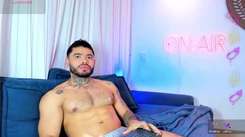 Snapshot of thiagoferrari1 chatting on 11.14.25 thiago online show from 11.14.25