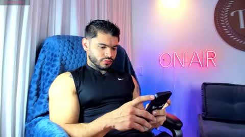 Snapshot of thiagoferrari1 chatting on 11.15.25 thiago online show from 11.15.25