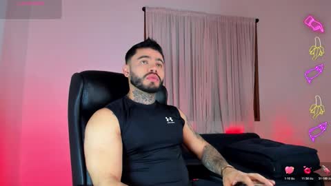 Snapshot of thiagoferrari1 chatting on 11.24.25 thiago online show from 11.24.25