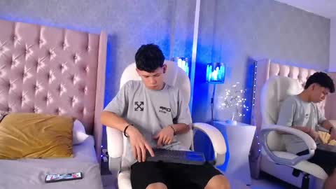Snapshot of thiagoferrer_ chatting on 06.04.26 T H I A G O online show from 06.04.26