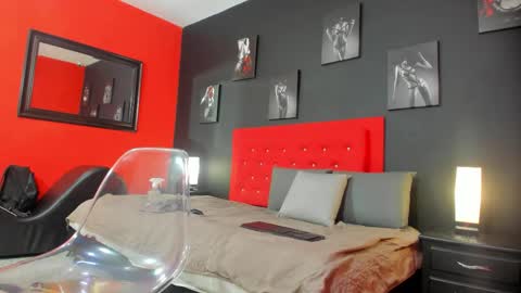 Snapshot of thiagomez17 chatting on 11.05.25 Thia Gomez online show from 11.05.25