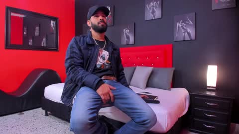 Snapshot of thiagomez17 chatting on 11.10.25 Thia Gomez online show from 11.10.25