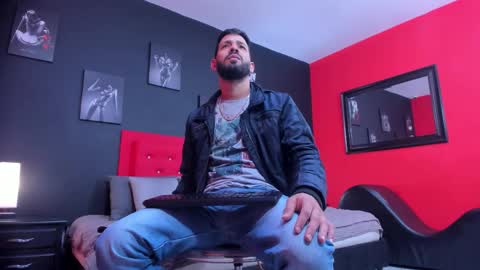 Snapshot of thiagomez17 chatting on 11.21.25 Thia Gomez online show from 11.21.25