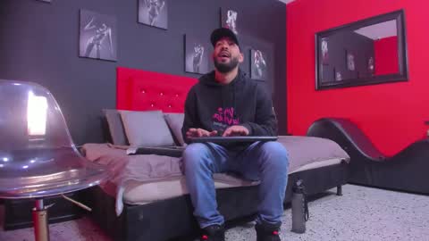 Snapshot of thiagomez17 chatting on 11.24.25 Thia Gomez online show from 11.24.25