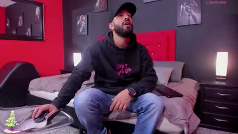 Snapshot of thiagomez17 chatting on 12.04.25 Thia Gomez online show from 12.04.25