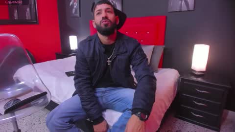 Snapshot of thiagomez17 chatting on 12.05.25 Thia Gomez online show from 12.05.25