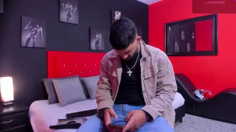 Snapshot of thiagomez17 chatting on 12.15.25 Thia Gomez online show from 12.15.25