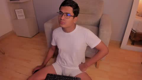 Snapshot of thiagovega_ chatting on 04.15.26 thiagovega_ online show from 04.15.26