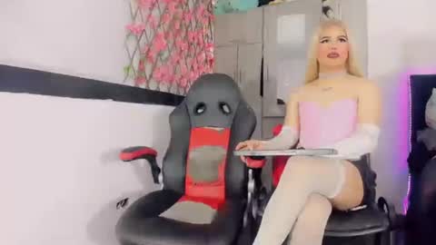 Snapshot of thiara_veky chatting on 07.07.26 Thiara online show from 07.07.26