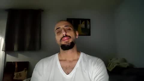 Snapshot of thickdickeddom chatting on 10.01.25 ThickDickedDom online show from 10.01.25