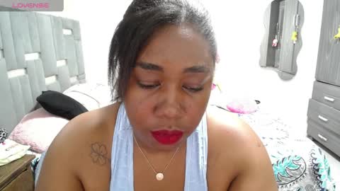 Snapshot of thickebonymilf chatting on 04.27.26 XIOMARA online show from 04.27.26