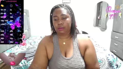 Snapshot of thickebonymilf chatting on 05.01.26 XIOMARA online show from 05.01.26