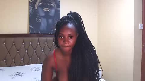 Snapshot of thickfantasy chatting on 02.05.25 zara online show from 02.05.25