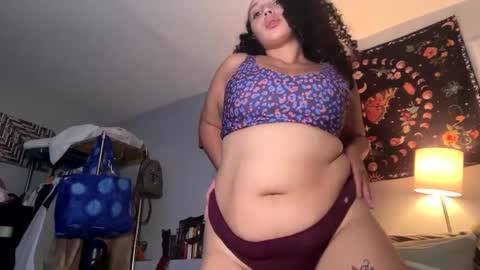 Snapshot of thickncurly88 chatting on 09.29.25 Thickncurly online show from 09.29.25