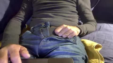 Snapshot of thickrum chatting on 11.16.25 Thickru online show from 11.16.25