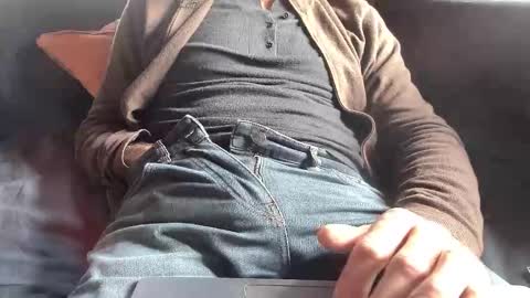 Snapshot of thickrum chatting on 12.05.25 Thickru online show from 12.05.25