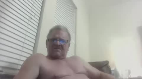 Snapshot of thicksweetcum chatting on 12.22.25 thicksweetcum online show from 12.22.25