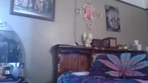 Snapshot of thickthighs_92 chatting on 09.26.25 Thickthighs92 online show from 09.26.25