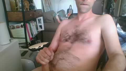 Snapshot of thickty chatting on 09.19.25 thickty online show from 09.19.25